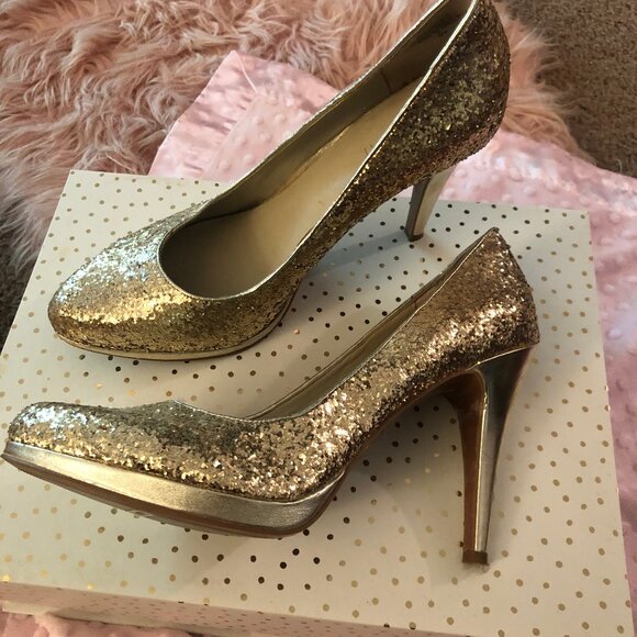 Gold Sparkling High Heels - Picture 2 of 3